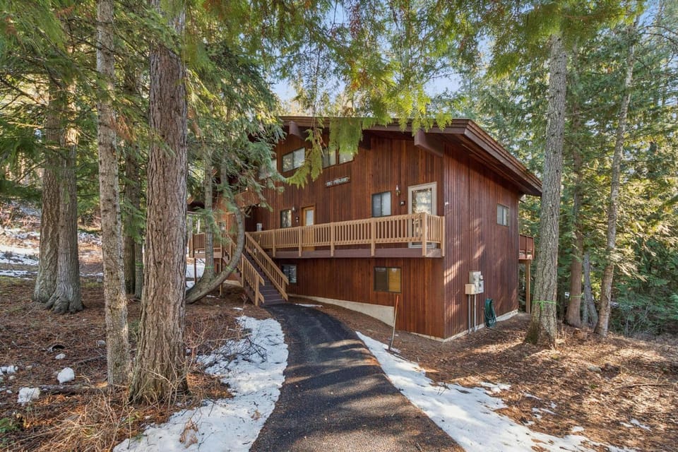 Creekside Retreat House in Whitefish
