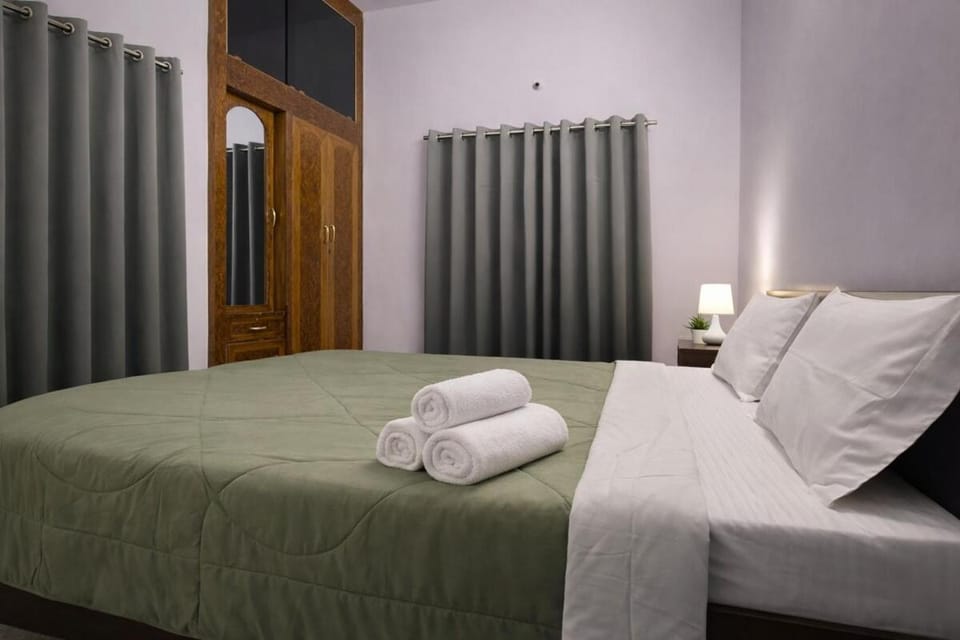Comfort Home Cozy 2BHK Flat Near Airport Apartment in India