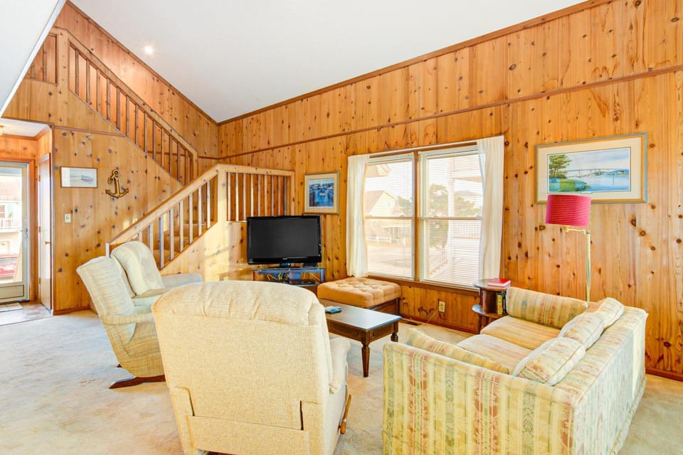 HB197 The Owen-ly Place to Be House in Holden Beach