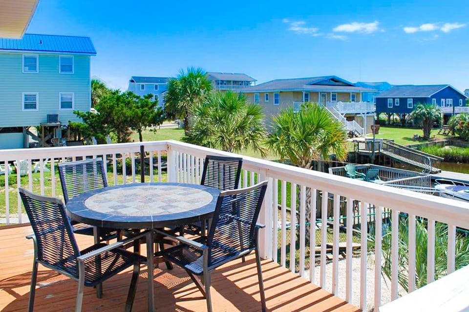 HB198 The Pour House House in Holden Beach