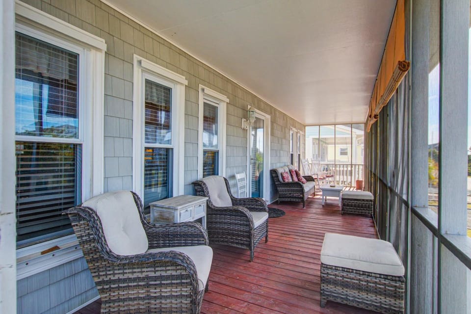 HB199 The Wave Dancer House in Holden Beach
