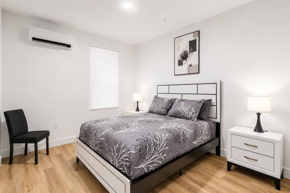 Modern Downtown Suite & Walk to Convention Center, Suite 104 Apartment in Hot Springs