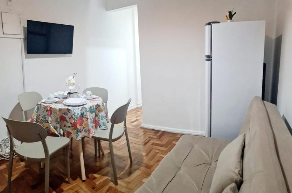 Apartamento no Leme próximo da Praia e Metrô Apartment in Rio de Janeiro
