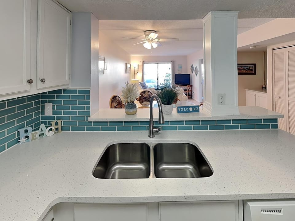 Kitchen or kitchenette, Living room, kitchen