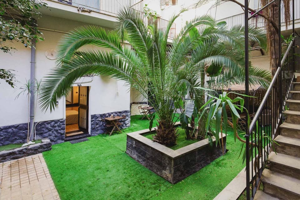Facade/entrance, Day, Garden, Balcony/Terrace