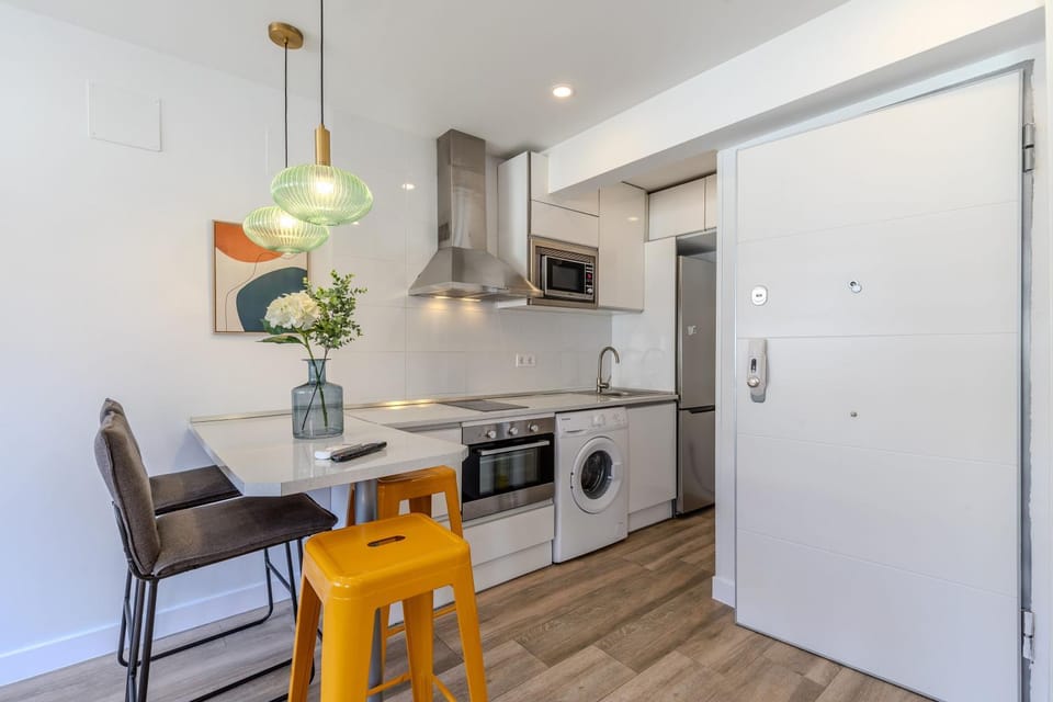Kitchen or kitchenette, Dining area, oven, pet friendly, stove, toaster