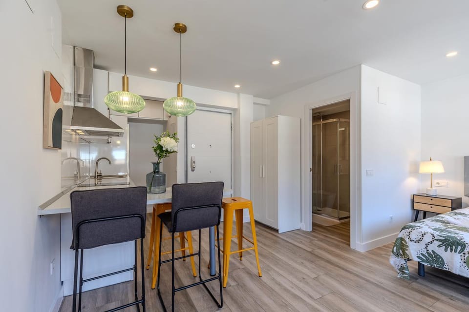 Bed, Kitchen or kitchenette, Living room, Photo of the whole room, Seating area, Dining area, Bedroom, wardrobe