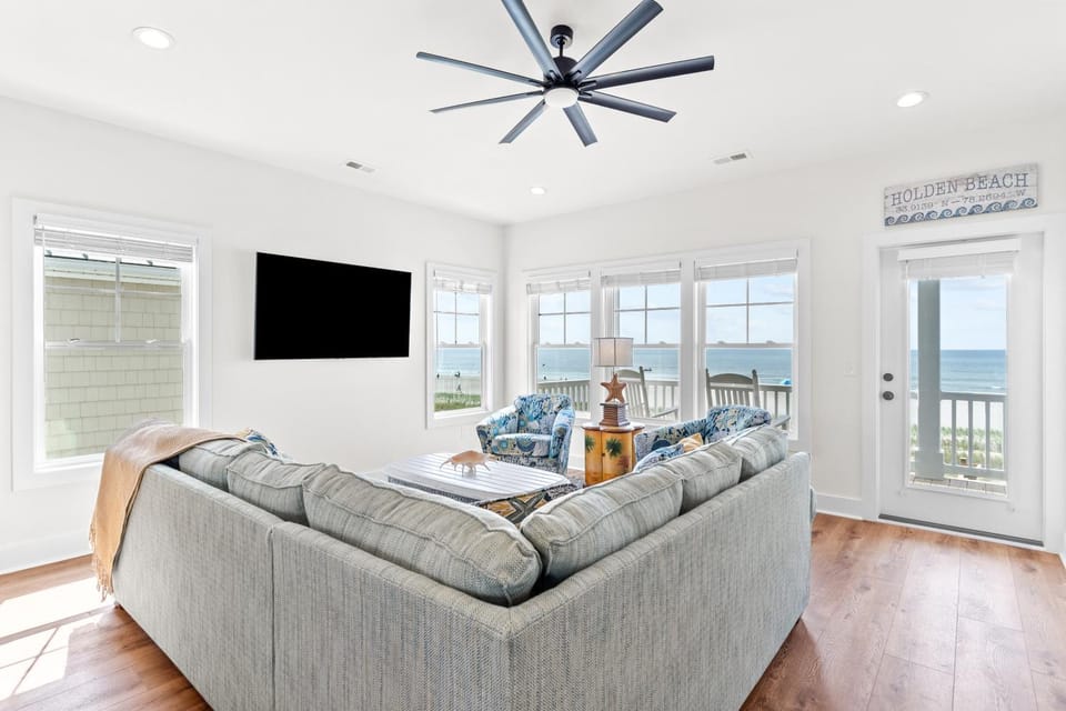HB200 Thomas Cottage House in Holden Beach