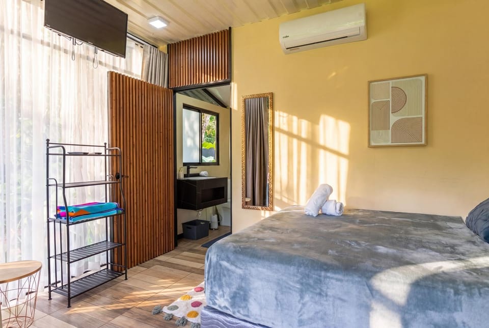 Moani Punta Uva Lodge 5 min Walk to beach House in Panama