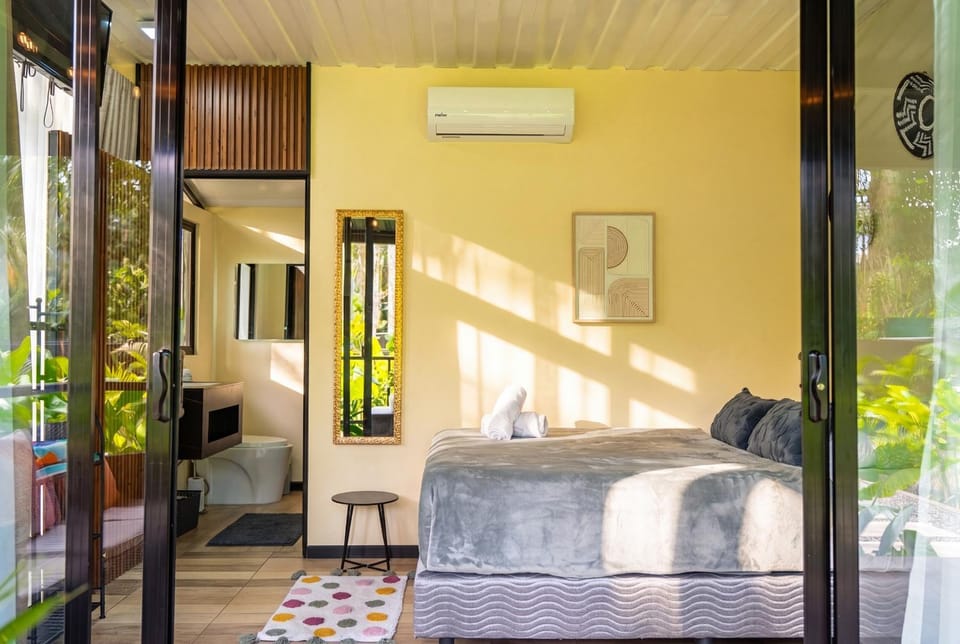 Moani Punta Uva Lodge 5 min Walk to beach House in Panama