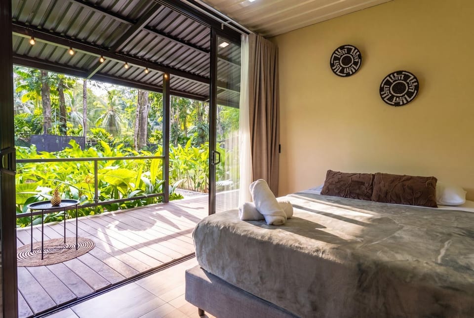 Moani Punta Uva Lodge 5 min Walk to beach House in Panama