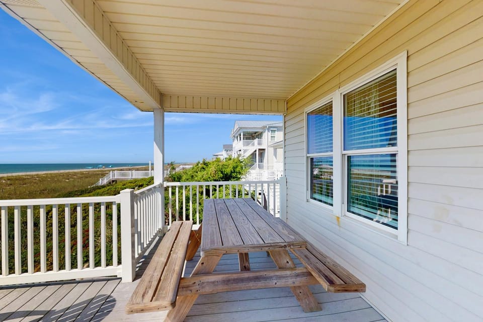 HB224 Wave Me In House in Holden Beach