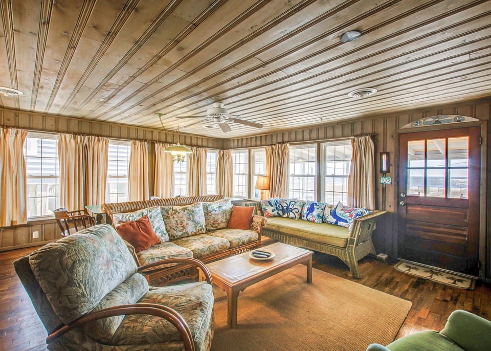 HB228 Windalear House in Holden Beach