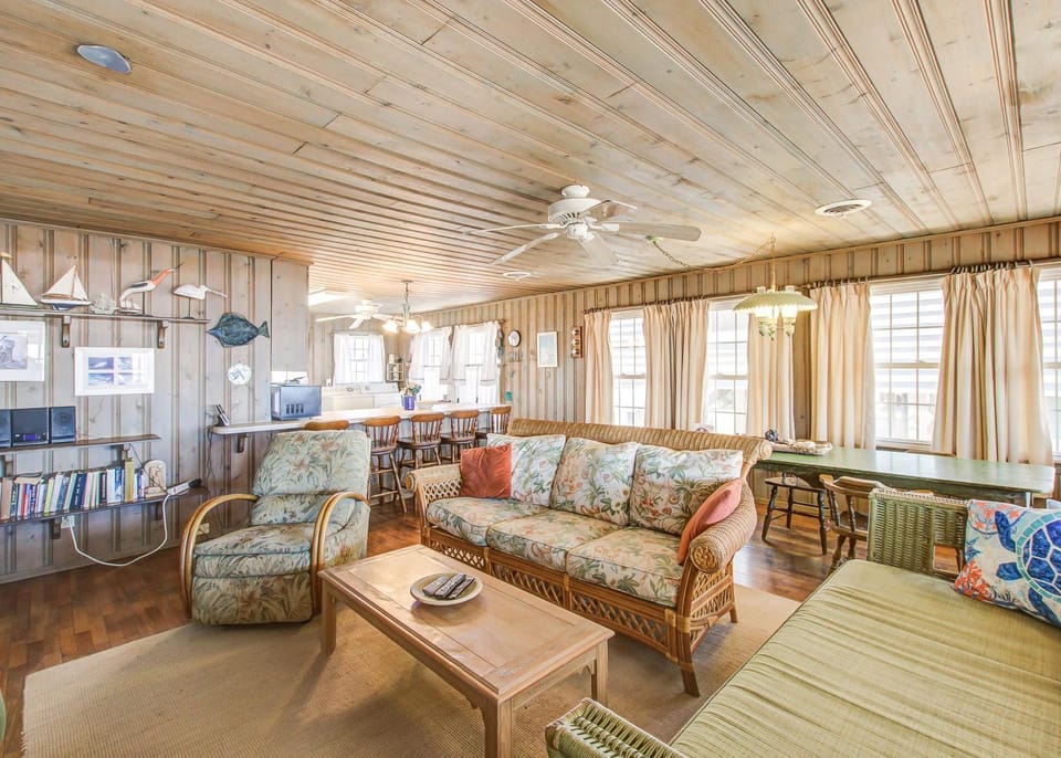 HB228 Windalear House in Holden Beach