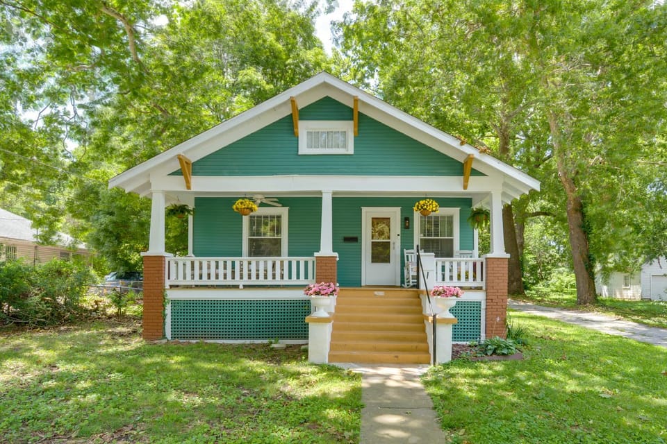 < 1 Mi to MSU! Updated Springfield House w/ Deck House in Springfield