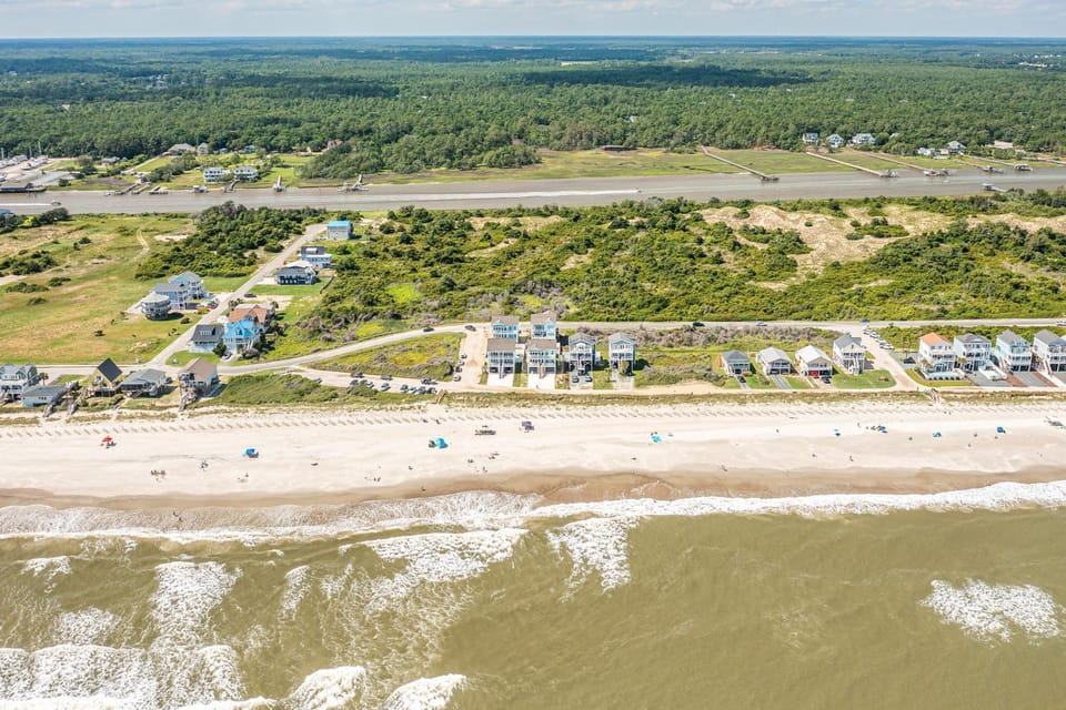 HB232 Heaven's Outpost House in Holden Beach