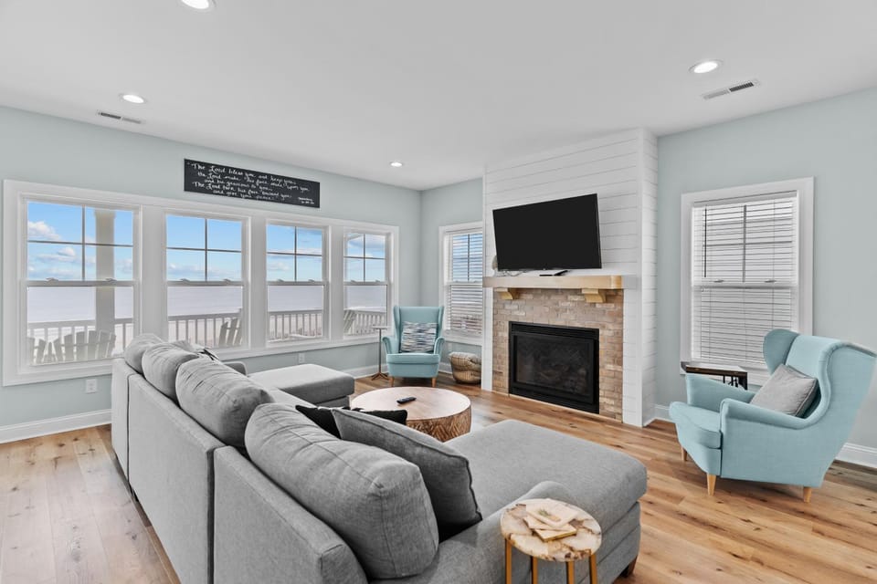 HB232 Heaven's Outpost House in Holden Beach
