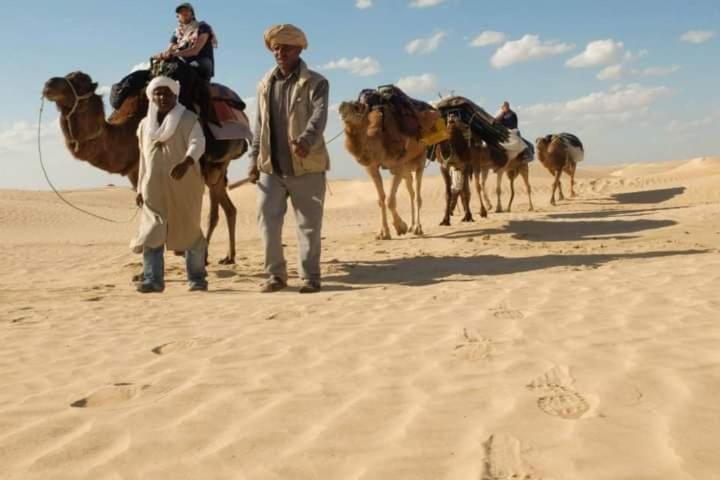 Bivouac,Camping ,Nuit dans le Désert en Dromadaires à Sahara Douz Tunisie Luxury tent in Tunisia