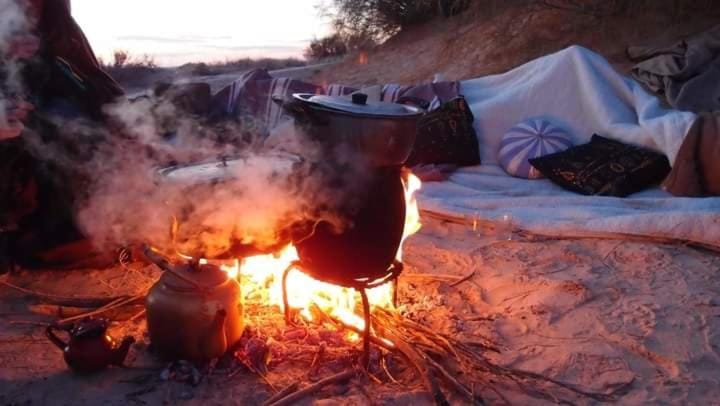 Bivouac,Camping ,Nuit dans le Désert en Dromadaires à Sahara Douz Tunisie Luxury tent in Tunisia