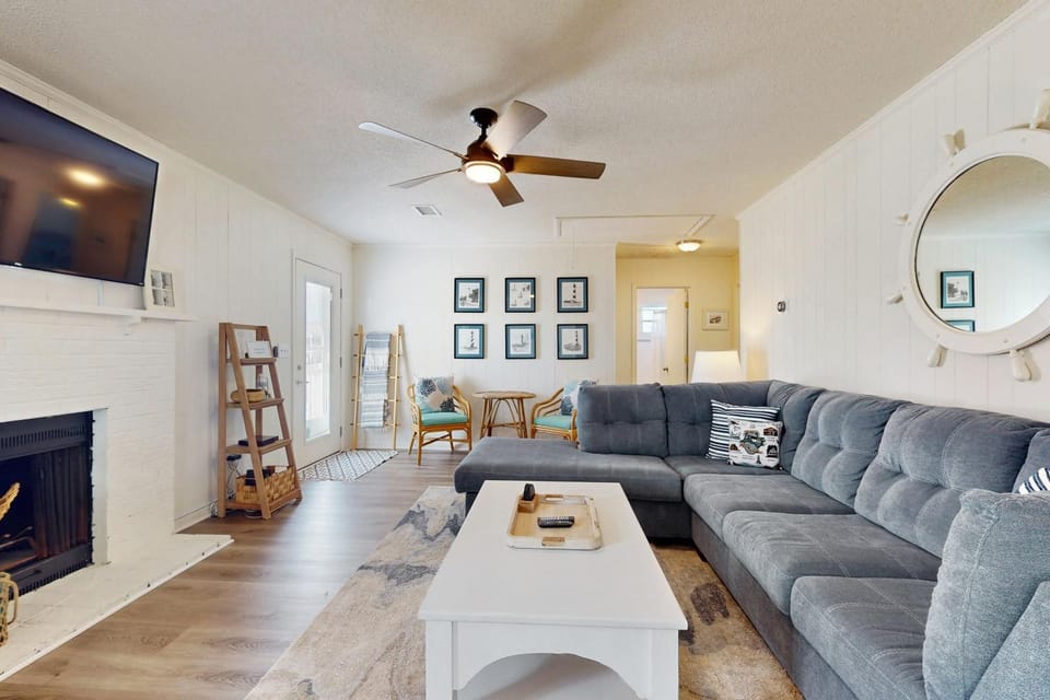 HB237 Holden onto Sunshine House in Holden Beach