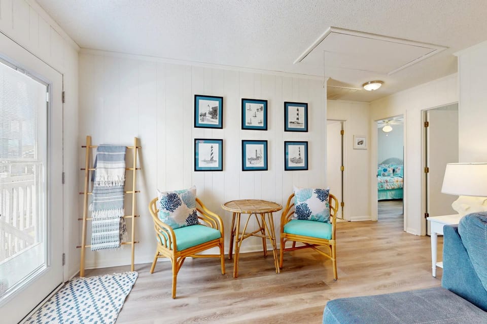 HB237 Holden onto Sunshine House in Holden Beach