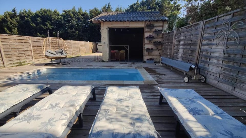 Day, Swimming pool, sunbed