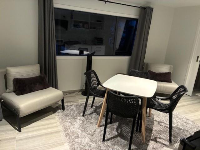 Gully-view studio by the CBD Apartment in Hamilton