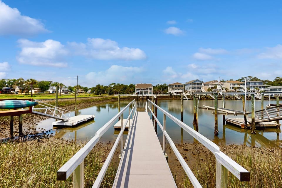 HB246 A Beautiful Sunset House in Holden Beach