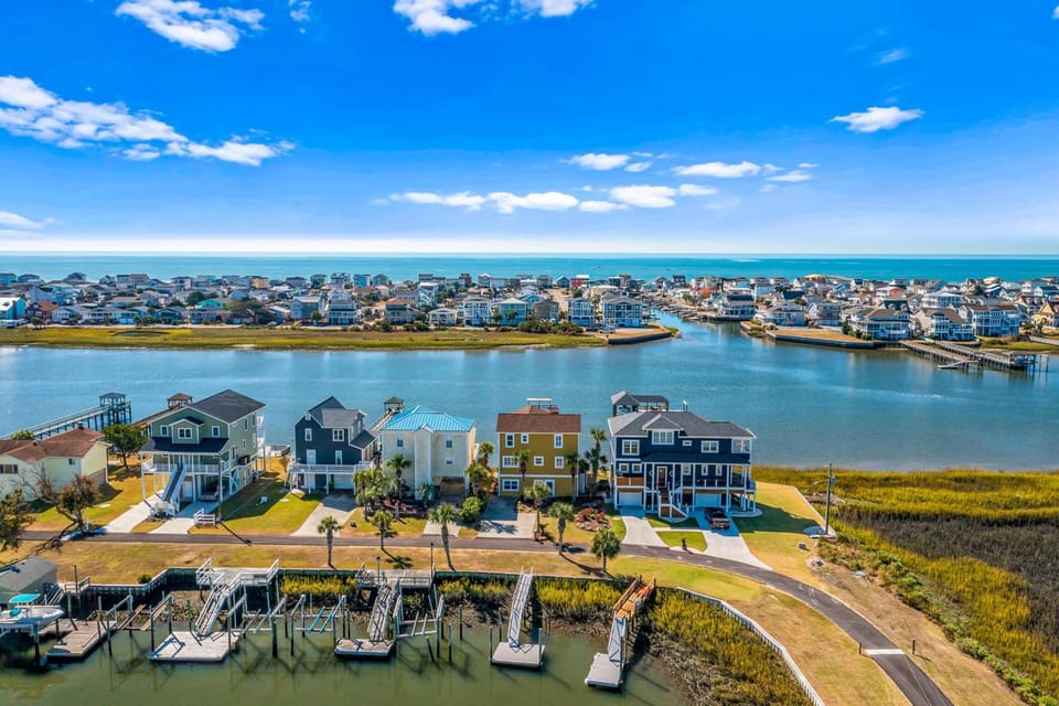 HB246 A Beautiful Sunset House in Holden Beach