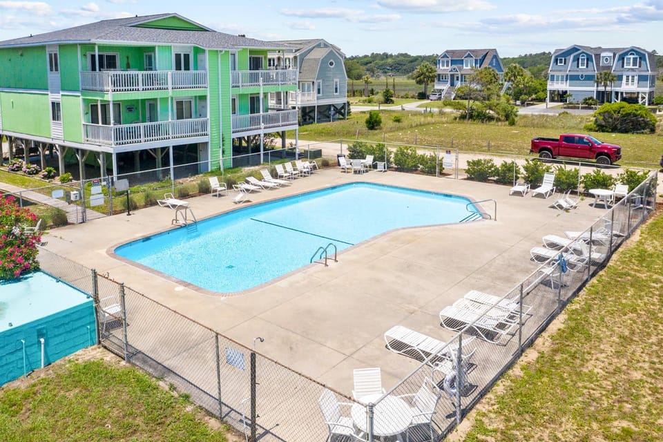 2nd-floor condo with ocean views, outdoor pool, & beach access - dogs OK House in Holden Beach
