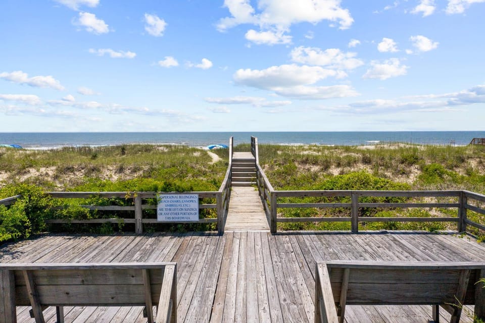 2nd-floor condo with ocean views, outdoor pool, & beach access - dogs OK House in Holden Beach