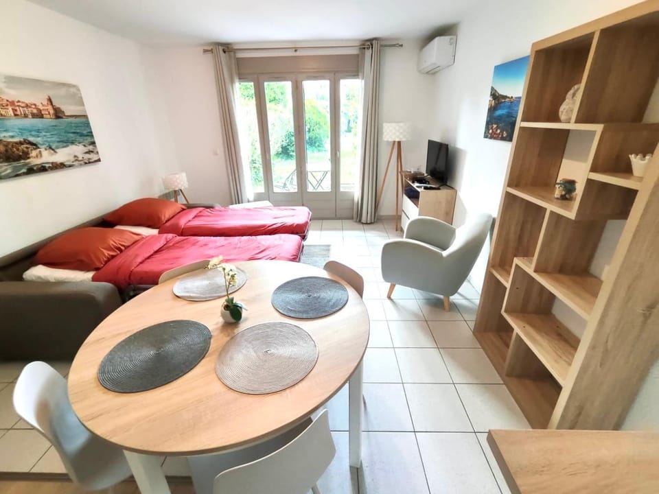 Living room, Dining area