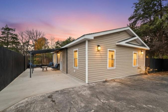 Two Dulles homes 1 price sleeps 16 w/EV parking House in Centreville