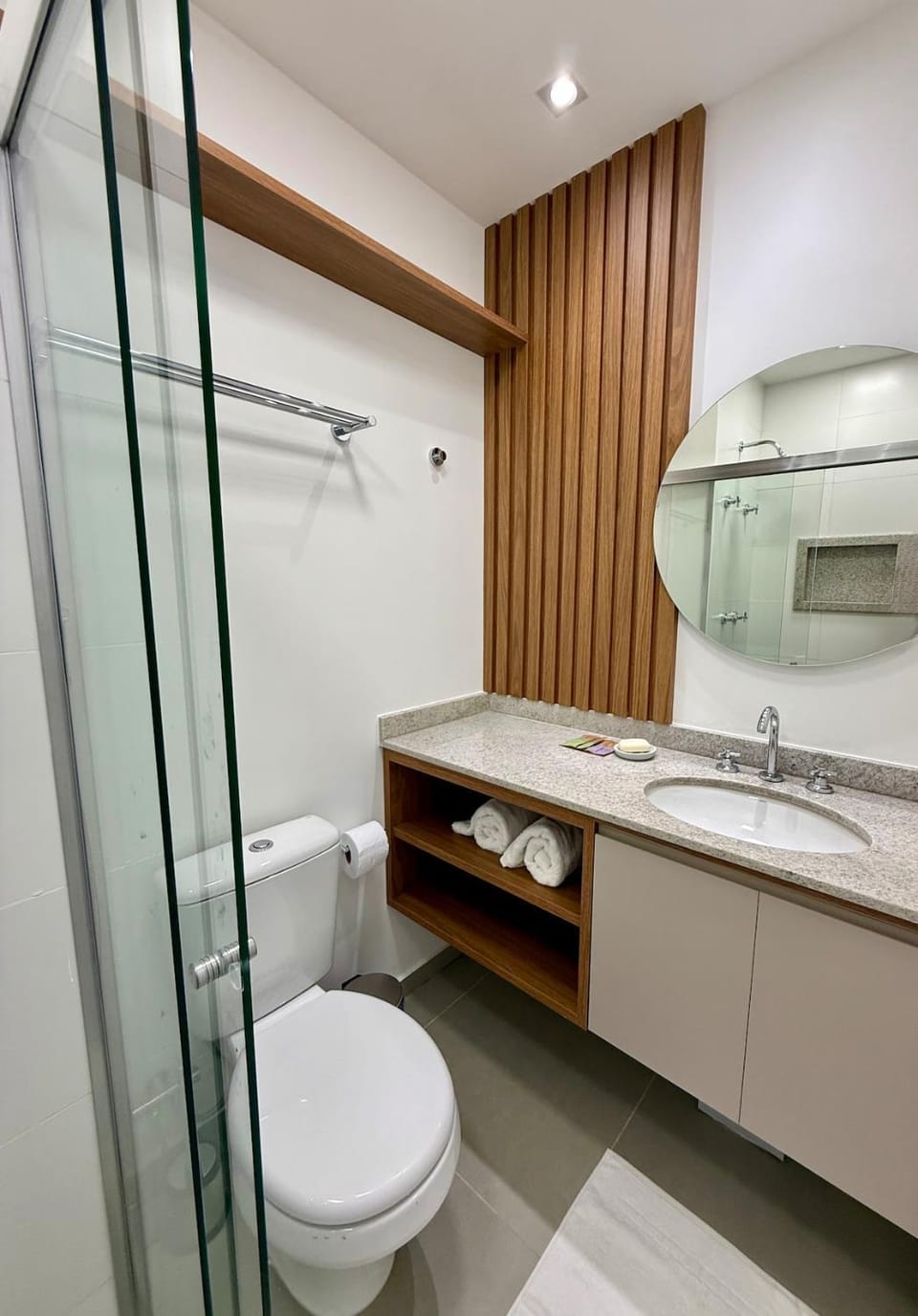 Luxury Studio with Pool and Gym, Verso by Emiliano Jardins Apartment in Sao Paulo City