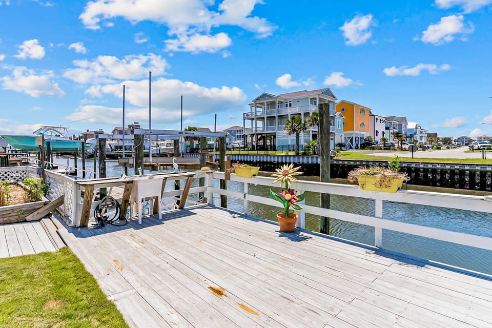 HB267 On the Intracoastal House in Holden Beach