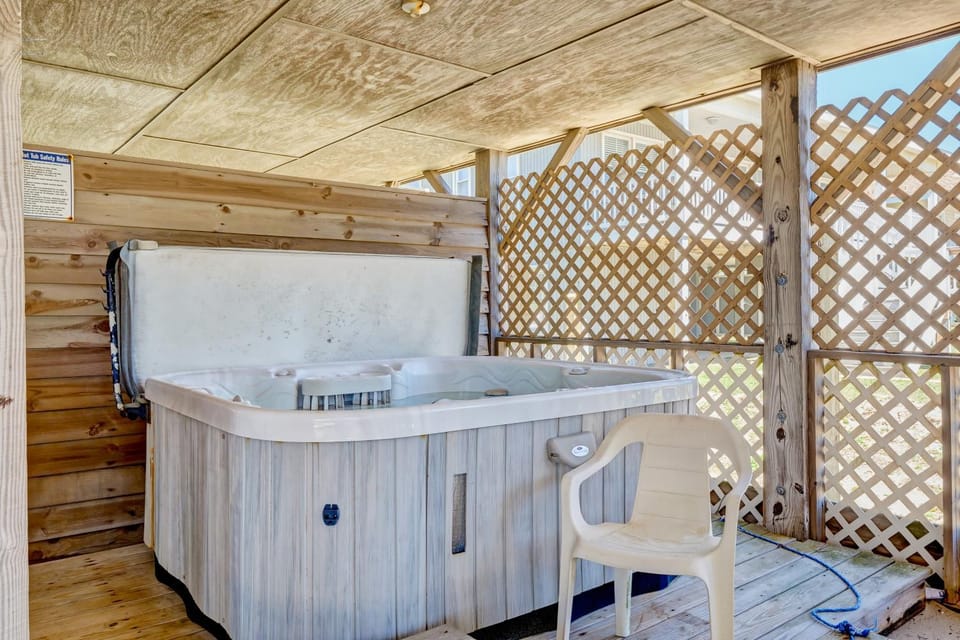 HB28 Beach Sparty House in Holden Beach