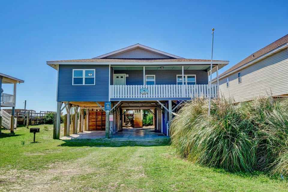 HB28 Beach Sparty House in Holden Beach