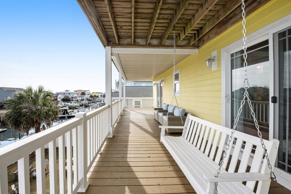 HB271 Bird's Nest House in Holden Beach
