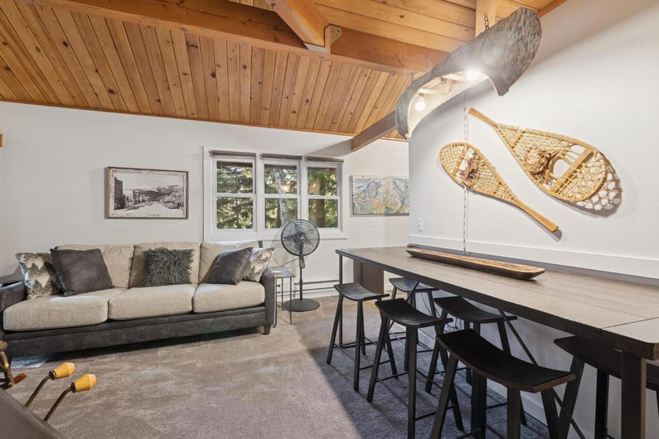 Living room, Dining area, furniture