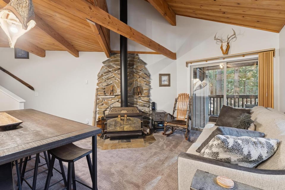 Day, Living room, Seating area, fireplace, furniture