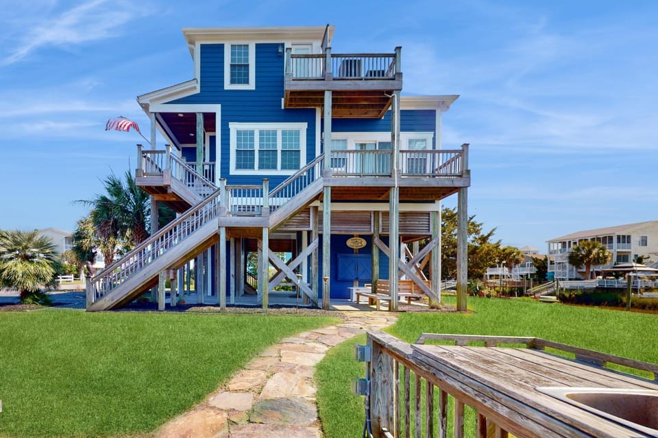HB282 All Rise - Private Boat Dock and Golf Cart House in Holden Beach