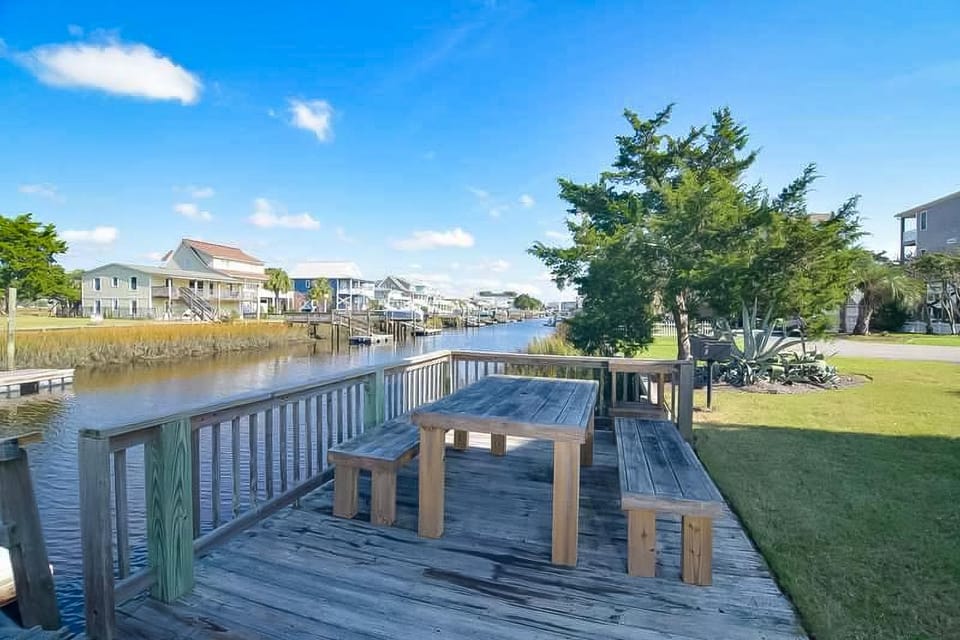 HB282 All Rise - Private Boat Dock and Golf Cart House in Holden Beach