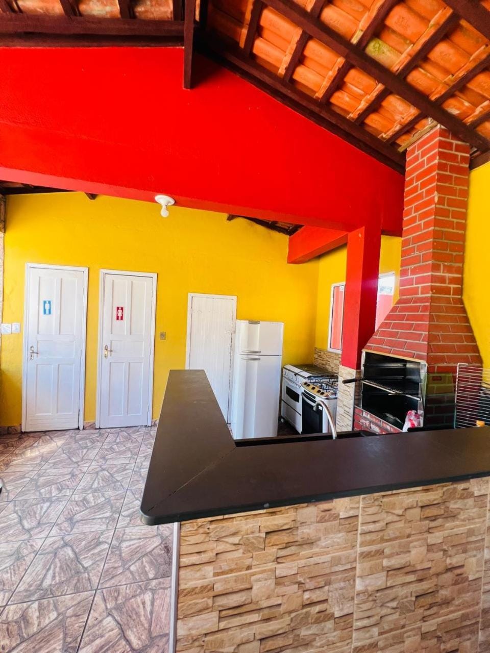 Quarto espaçoso em pousada linda com piscina Apartment in Itanhaém