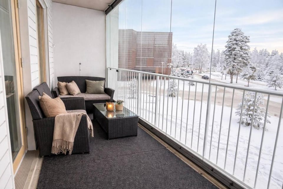 Modern 2BR near OYS hospital, sauna & free parking Apartment in Finland