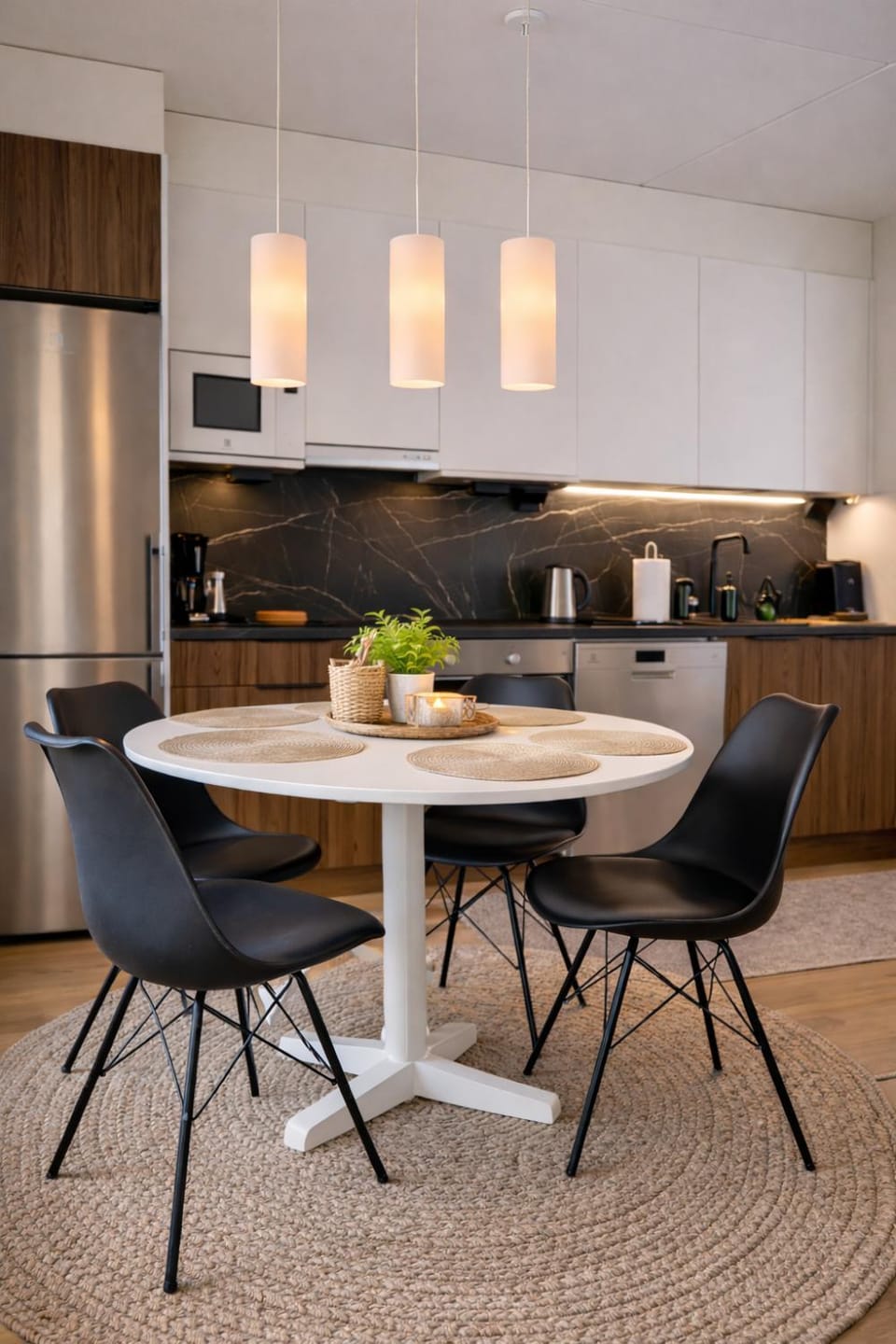 Dining area, kitchen