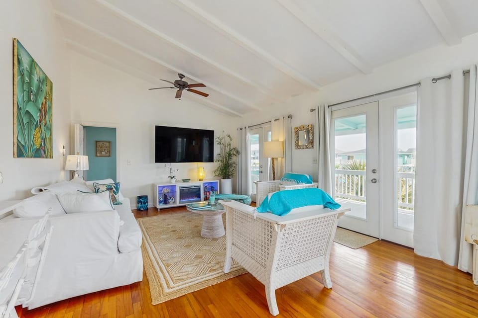 HB297 Holden the Waves - Private Boat and Floating Dock House in Holden Beach
