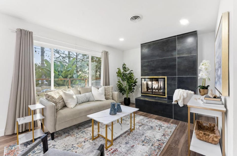 Mount Helix, Jacuzzi, King Bed, EV Charger House in Casa De Oro-Mount