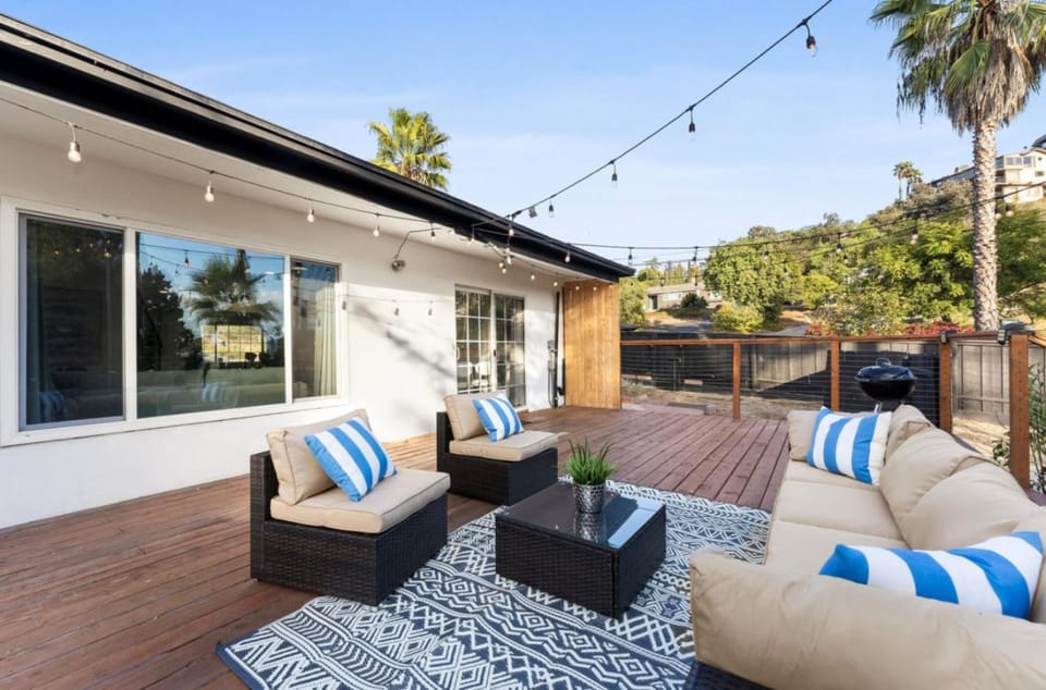 Mount Helix, Jacuzzi, King Bed, EV Charger House in Casa De Oro-Mount