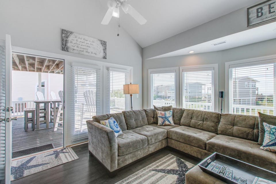 HB42 Blue S'kai House in Holden Beach