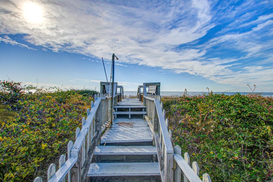 HB39 Bikini Bottom House in Holden Beach